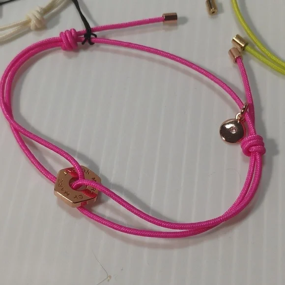 PICK ONE NEW WITH TAGS MARC BY MARC JACOBS BRACELETS EACH RETAILS $38 - Picture 4 of 6